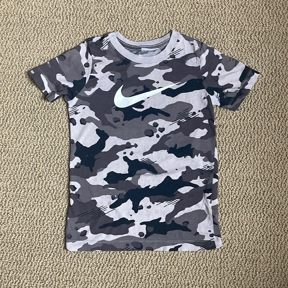 Nike size XS shirt. Camouflage black, gray